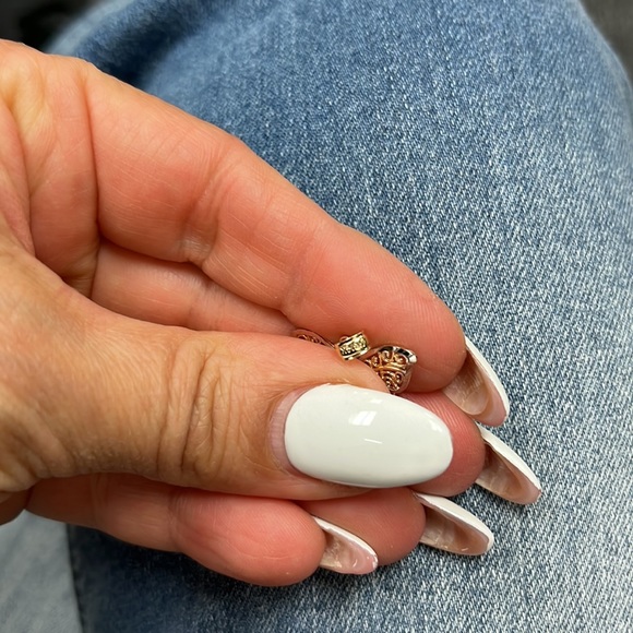 Solid 14k Gold Butterfly Pendant necklace - Picture 7 of 11